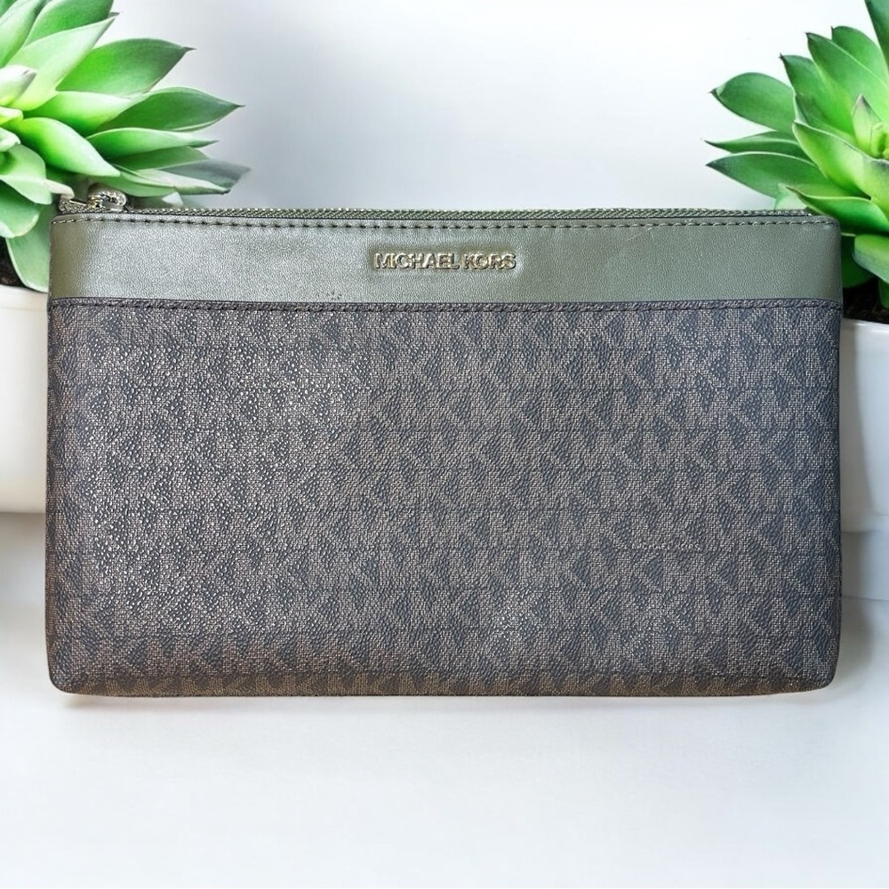 Michael Kors Clutch